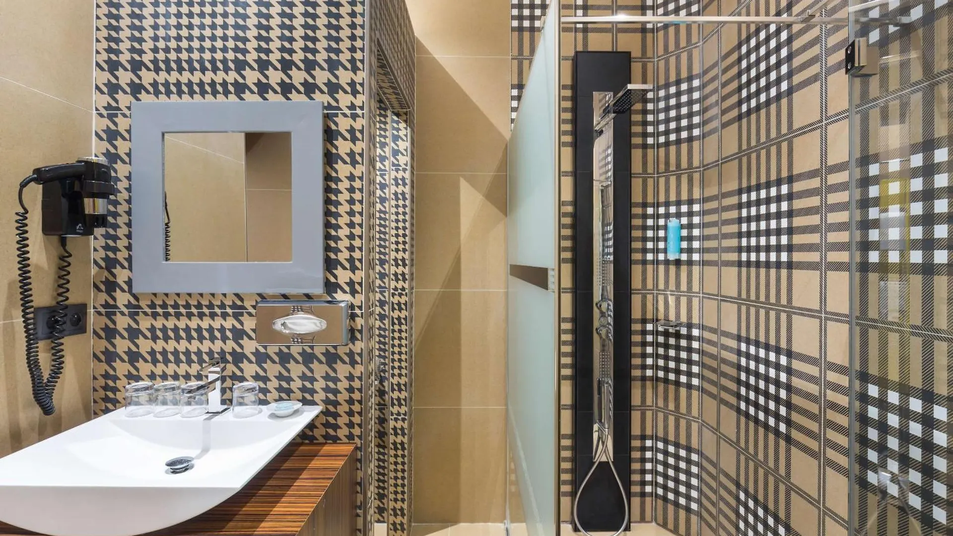 Best Western Plus Hotel Brice Garden Νίκαια