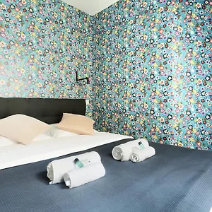 Apartment Rent A - Meslay Paris
